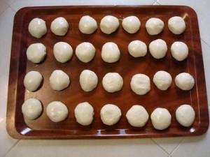 Balls-of-misimen-dough1
