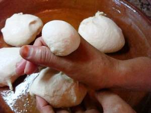 Make-the-balls-of-dough